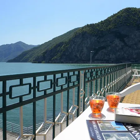 Casa Paradise * Castro (Lombardy)